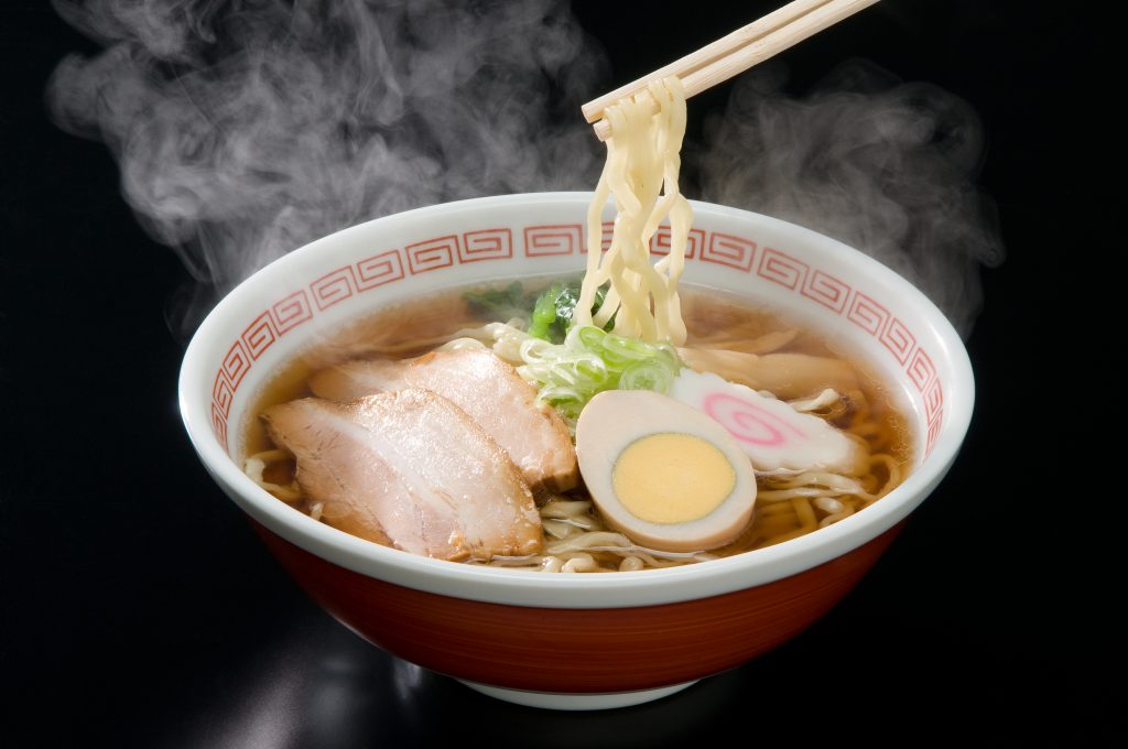 喜多方ラーメン 平打ち縮れ麺 醤油スープ